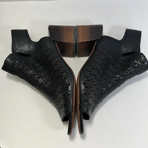 Vince Camuto Sternat “shooties”. - Picture 5 of 16